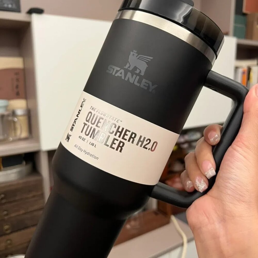 Stanley 40oz Quencher 2.0 Tumbler in black